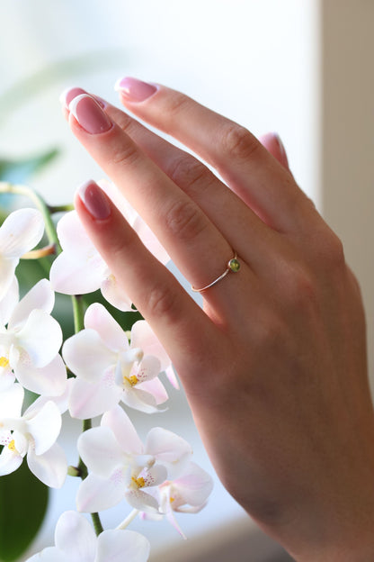 Mini Peridot Ring • SPHERA