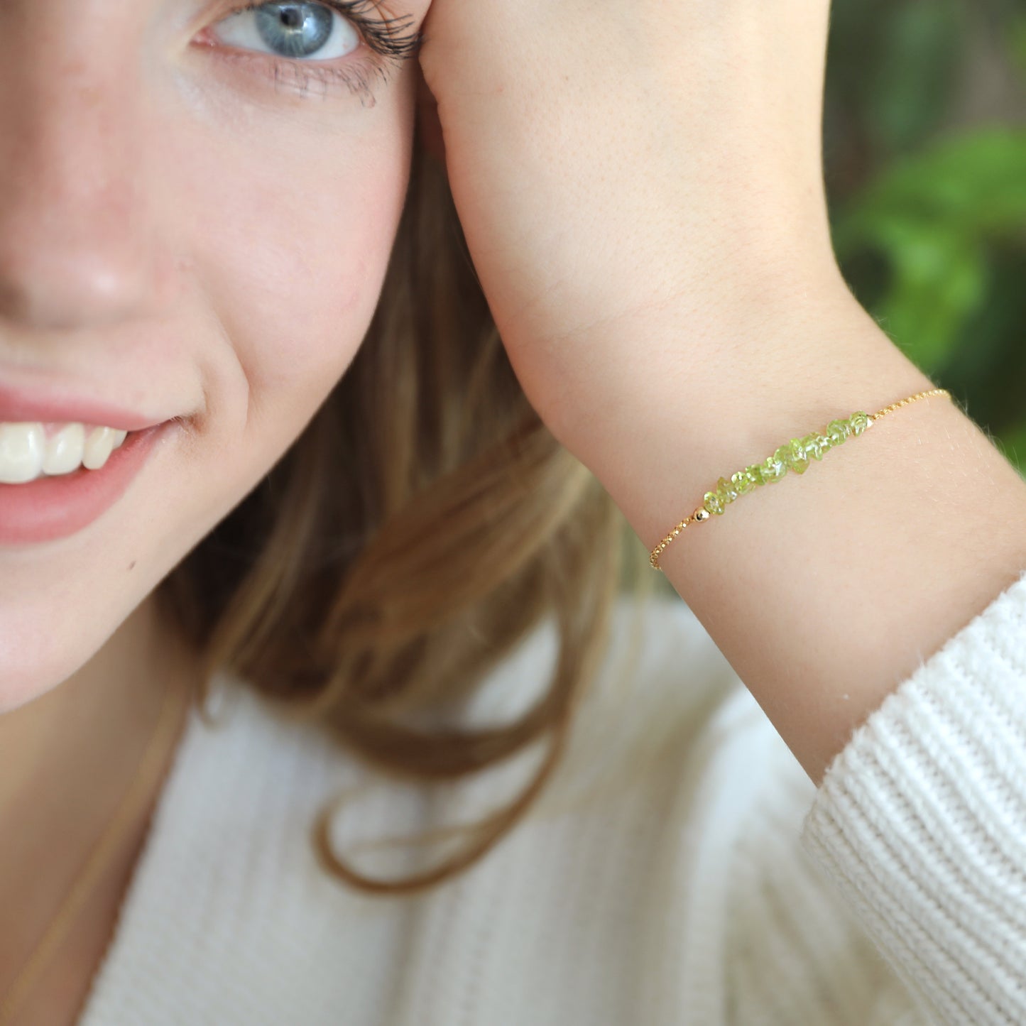 Raw Peridot Bracelet in gold - Jewlery by Boutique Baltique