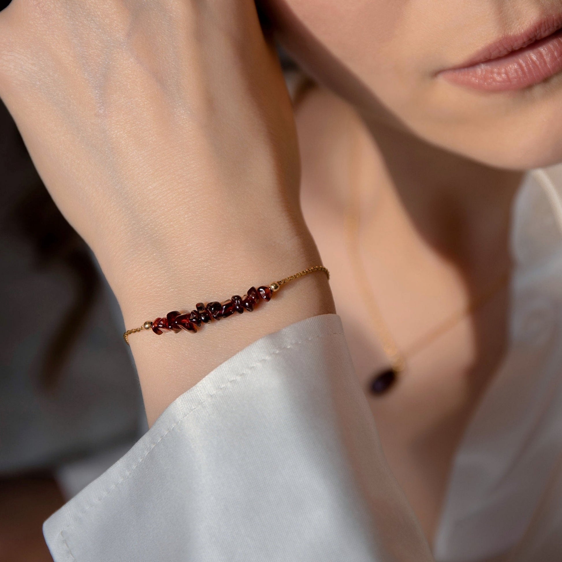 Raw Garnet Bracelet in Gold - Jewlery by Boutique Baltique
