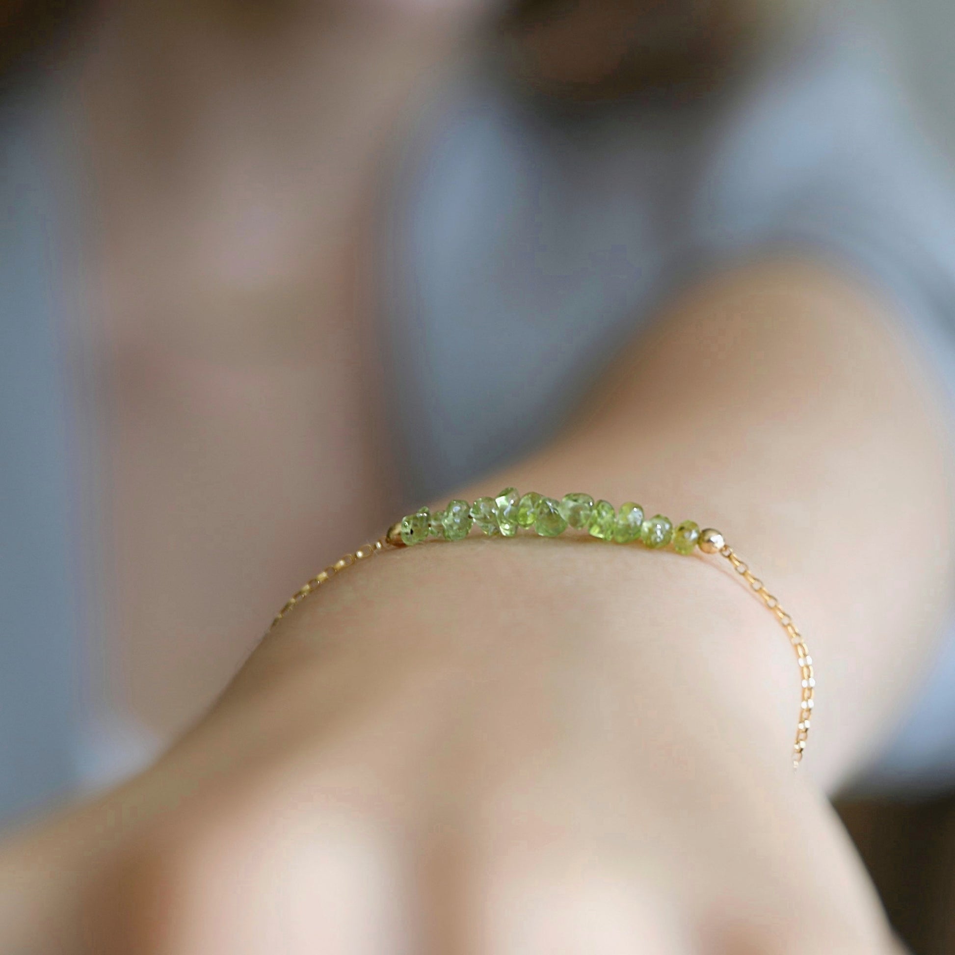 Raw Peridot Bracelet in gold - Jewlery by Boutique Baltique