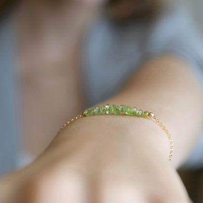 Raw Peridot Bracelet in gold - Jewlery by Boutique Baltique
