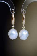 Baroque Pearl Earrings, 14k Solid Gold Pearl Hoop Earrings, Bridal Earrings, Pearl Huggie Earrings, Leverback Earrings, Handmade Jewelry