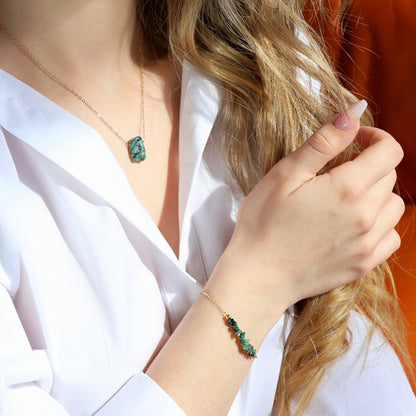 Raw Emerald Bracelet in gold - Jewlery by Boutique Baltique